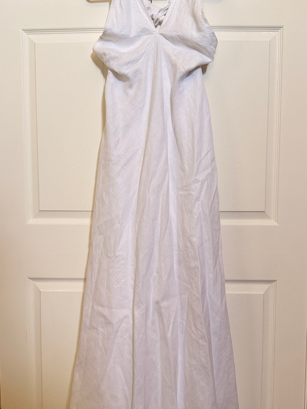 DISSH White Maxi Dress with V-Neck Twist Front